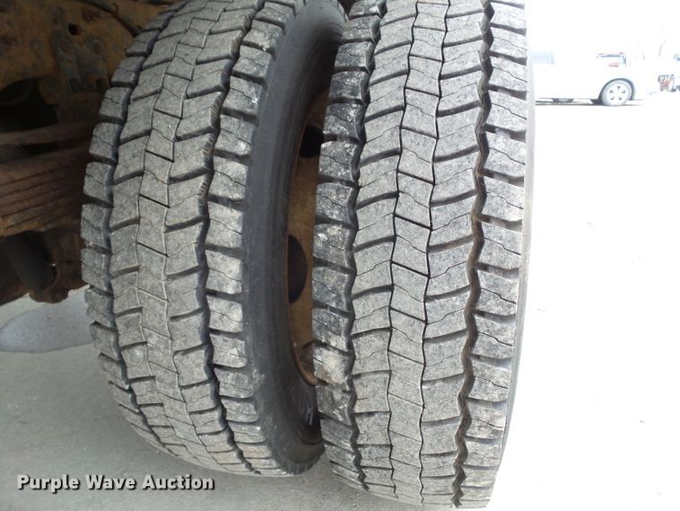 image for item EM9896 2003 Ford F550 Super Duty flatbed truck