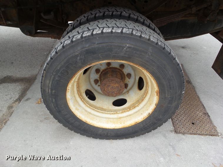 image for item EM9896 2003 Ford F550 Super Duty flatbed truck