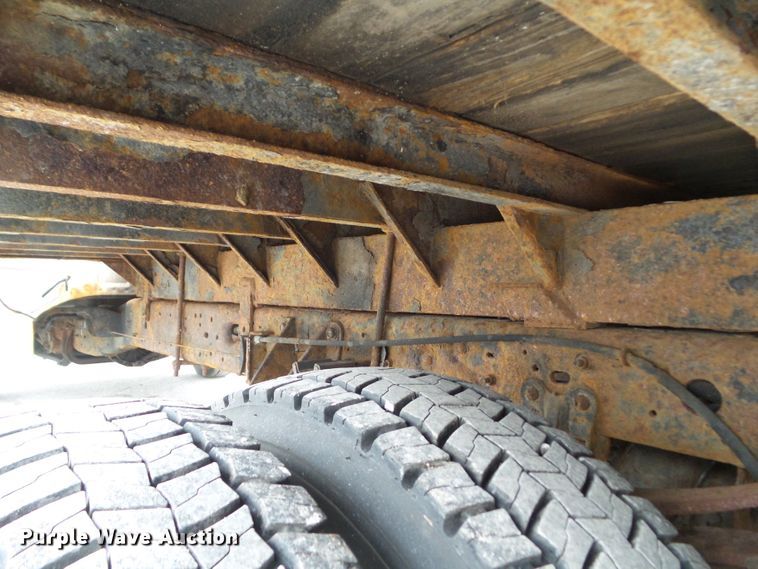 image for item EM9896 2003 Ford F550 Super Duty flatbed truck