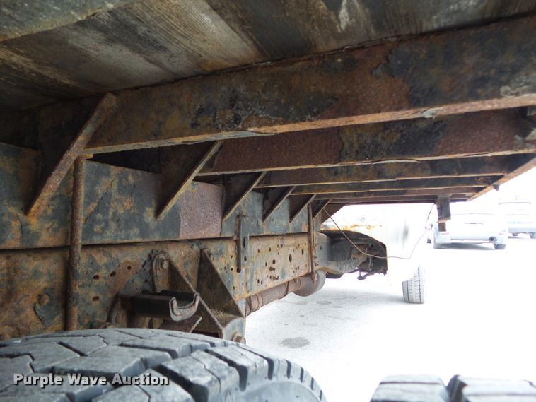 image for item EM9896 2003 Ford F550 Super Duty flatbed truck