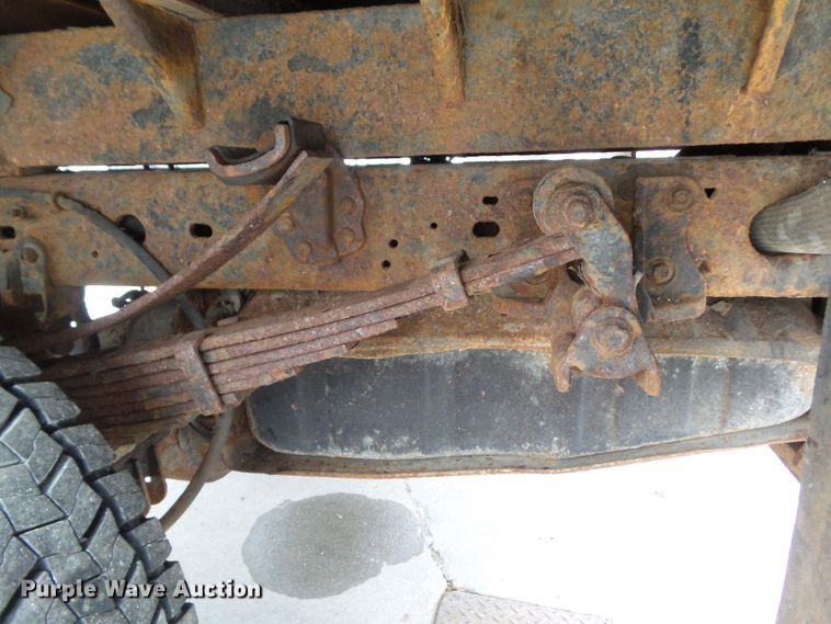 image for item EM9896 2003 Ford F550 Super Duty flatbed truck