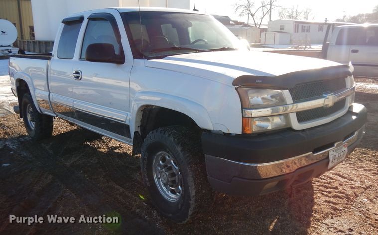 image for item ER9777 2003 Chevrolet Silverado 2500HD Ext. Cab pickup truck