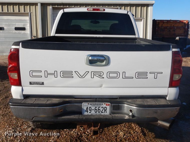 image for item ER9777 2003 Chevrolet Silverado 2500HD Ext. Cab pickup truck