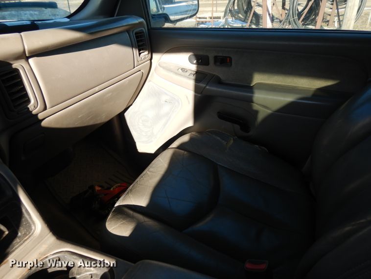 image for item ER9777 2003 Chevrolet Silverado 2500HD Ext. Cab pickup truck