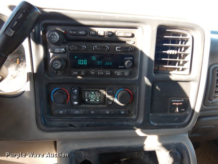 image for item ER9777 2003 Chevrolet Silverado 2500HD Ext. Cab pickup truck