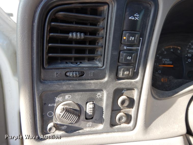 image for item ER9777 2003 Chevrolet Silverado 2500HD Ext. Cab pickup truck