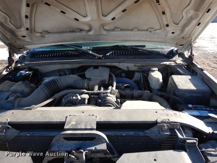 image for item ER9777 2003 Chevrolet Silverado 2500HD Ext. Cab pickup truck