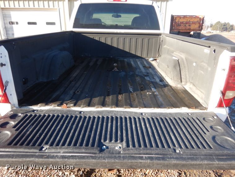 image for item ER9777 2003 Chevrolet Silverado 2500HD Ext. Cab pickup truck