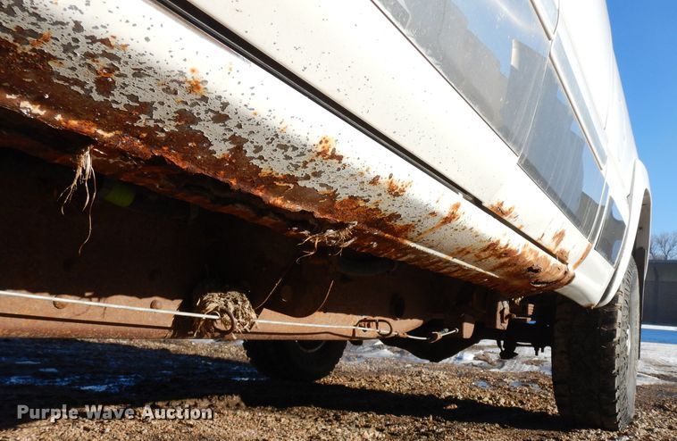 image for item ER9777 2003 Chevrolet Silverado 2500HD Ext. Cab pickup truck