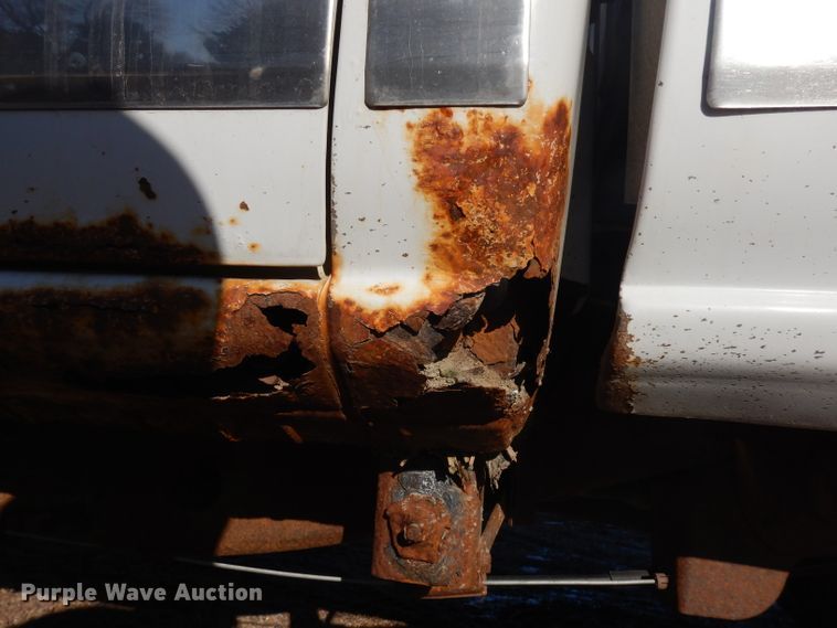 image for item ER9777 2003 Chevrolet Silverado 2500HD Ext. Cab pickup truck