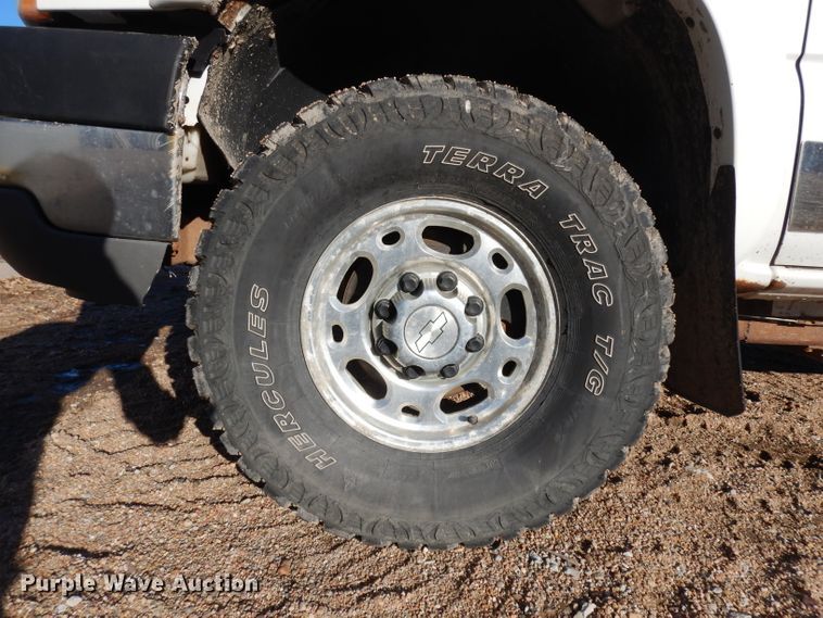 image for item ER9777 2003 Chevrolet Silverado 2500HD Ext. Cab pickup truck