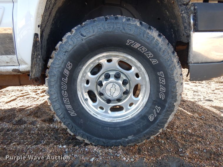 image for item ER9777 2003 Chevrolet Silverado 2500HD Ext. Cab pickup truck