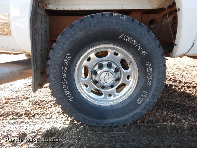 image for item ER9777 2003 Chevrolet Silverado 2500HD Ext. Cab pickup truck