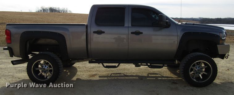 image for item FD9329 2007 Chevrolet Silverado 2500HD Crew Cab pickup truck