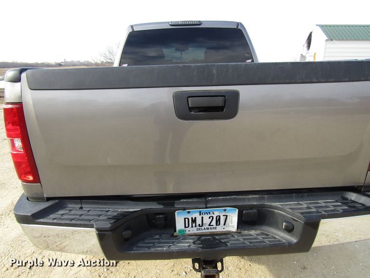 image for item FD9329 2007 Chevrolet Silverado 2500HD Crew Cab pickup truck