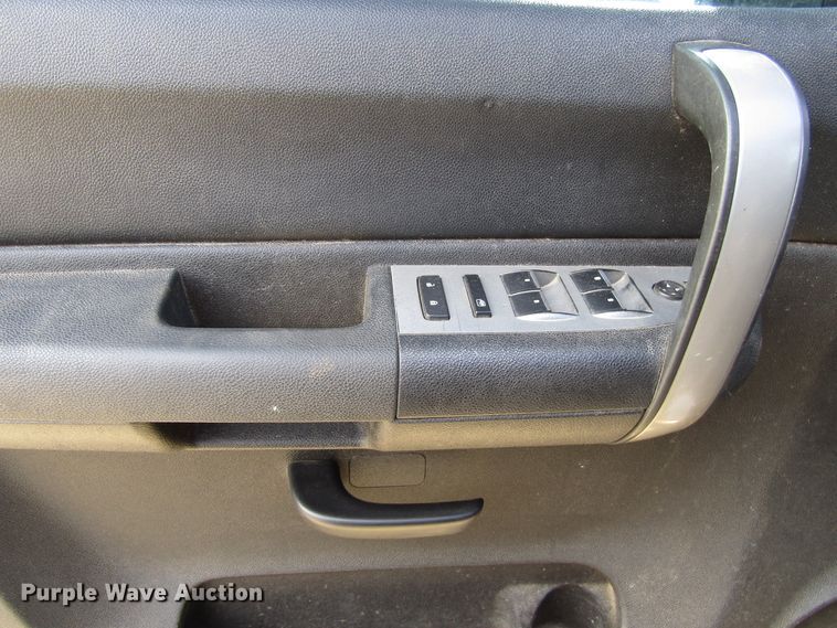 image for item FD9329 2007 Chevrolet Silverado 2500HD Crew Cab pickup truck