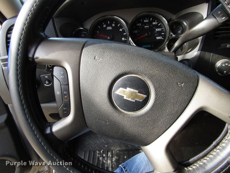 image for item FD9329 2007 Chevrolet Silverado 2500HD Crew Cab pickup truck