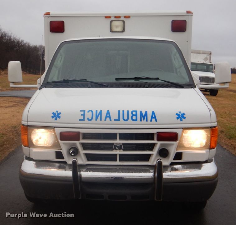 image for item FF9168 2005 Ford E450 Super Duty ambulance