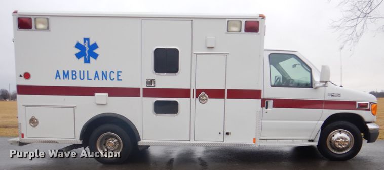 image for item FF9168 2005 Ford E450 Super Duty ambulance
