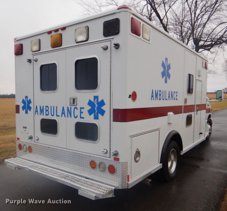 image for item FF9168 2005 Ford E450 Super Duty ambulance