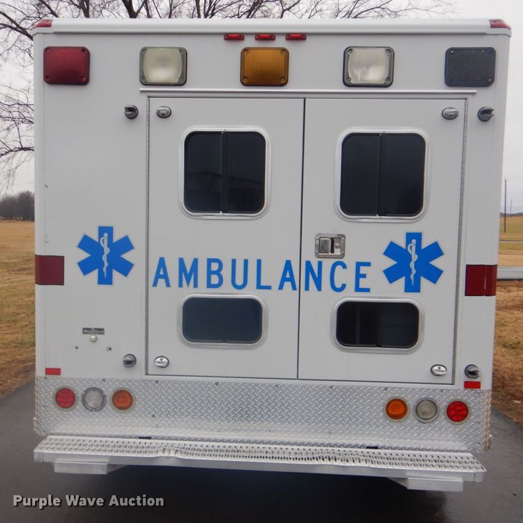 image for item FF9168 2005 Ford E450 Super Duty ambulance