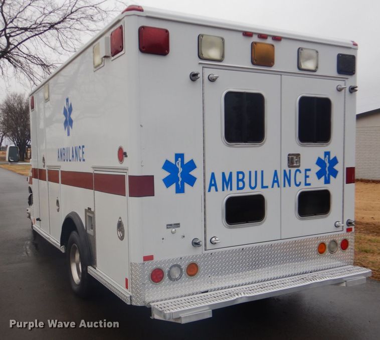 image for item FF9168 2005 Ford E450 Super Duty ambulance