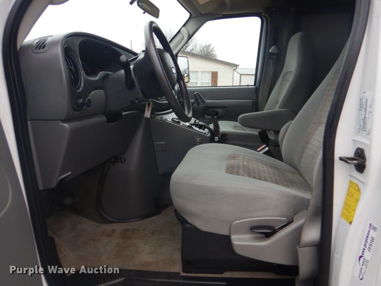 image for item FF9168 2005 Ford E450 Super Duty ambulance