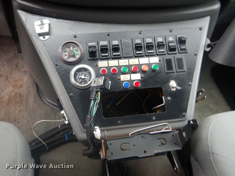 image for item FF9168 2005 Ford E450 Super Duty ambulance