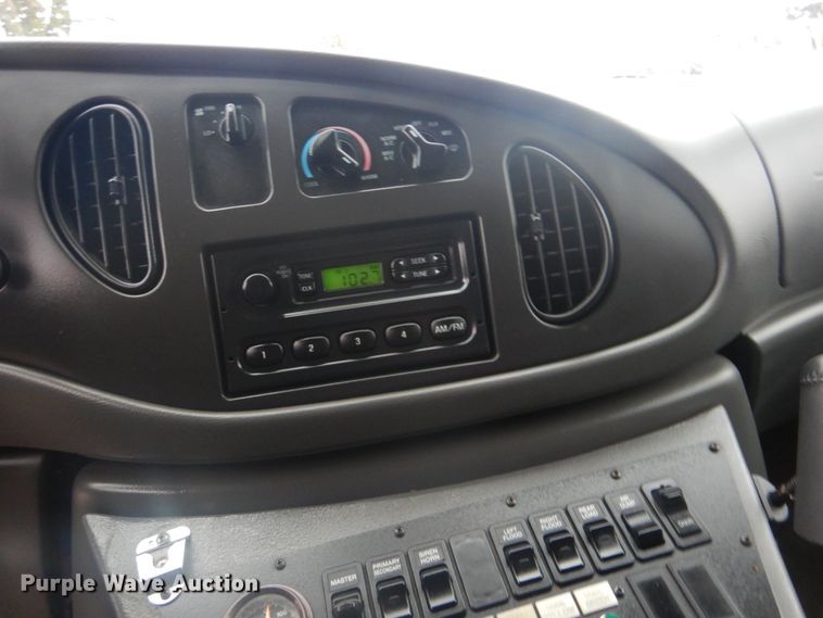 image for item FF9168 2005 Ford E450 Super Duty ambulance