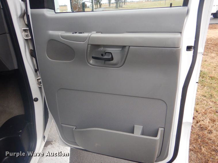 image for item FF9168 2005 Ford E450 Super Duty ambulance