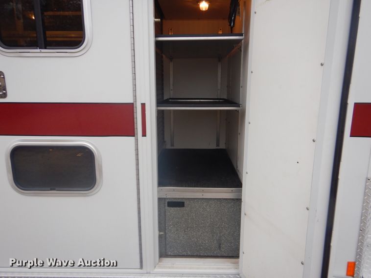image for item FF9168 2005 Ford E450 Super Duty ambulance