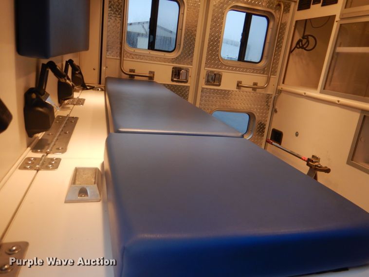 image for item FF9168 2005 Ford E450 Super Duty ambulance