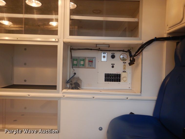 image for item FF9168 2005 Ford E450 Super Duty ambulance