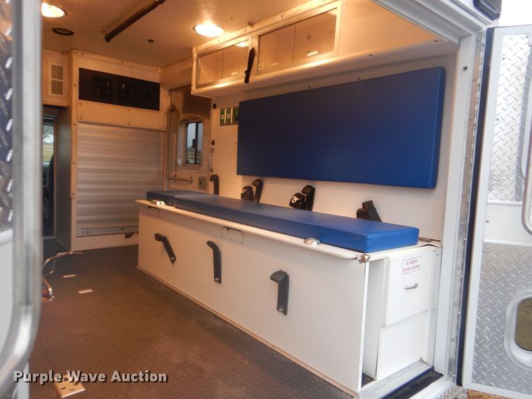 image for item FF9168 2005 Ford E450 Super Duty ambulance