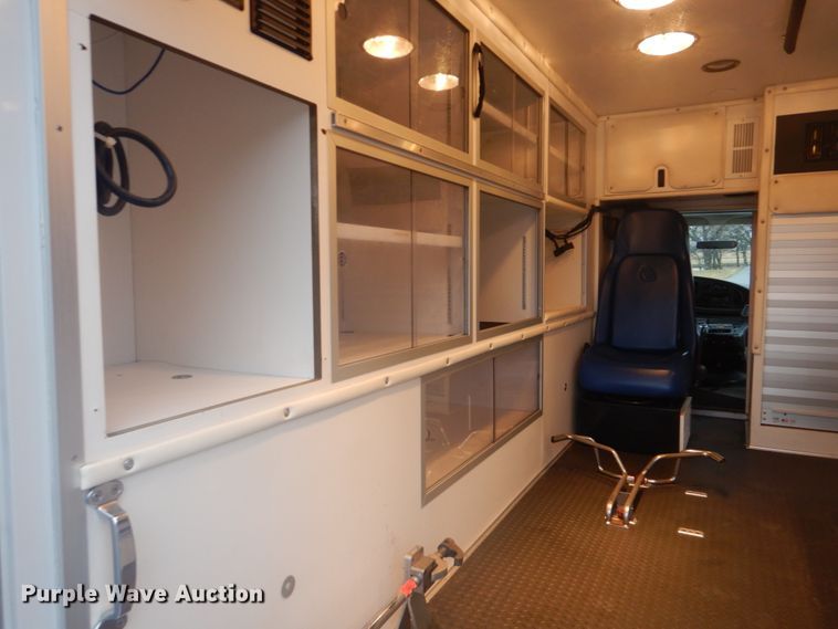 image for item FF9168 2005 Ford E450 Super Duty ambulance