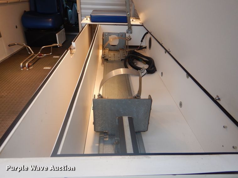 image for item FF9168 2005 Ford E450 Super Duty ambulance