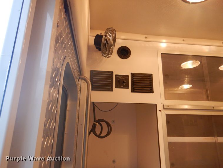 image for item FF9168 2005 Ford E450 Super Duty ambulance