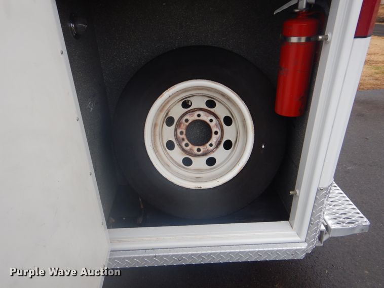 image for item FF9168 2005 Ford E450 Super Duty ambulance