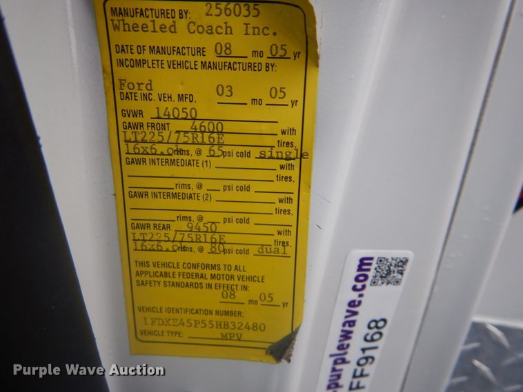 image for item FF9168 2005 Ford E450 Super Duty ambulance