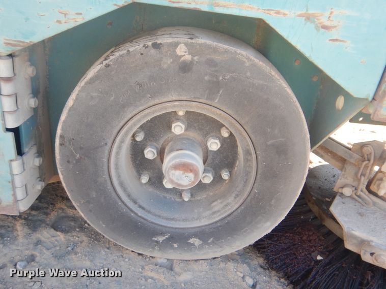 image for item FF9195 Tennant 365 sweeper