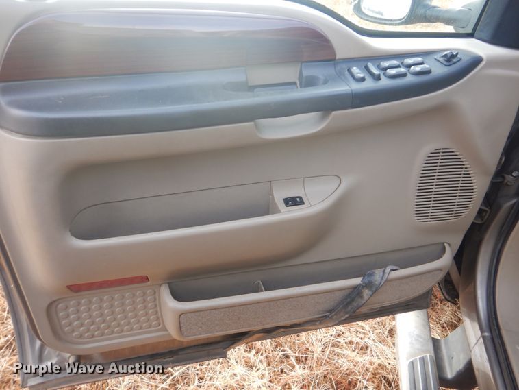 image for item FF9201 2005 Ford Excursion SUV