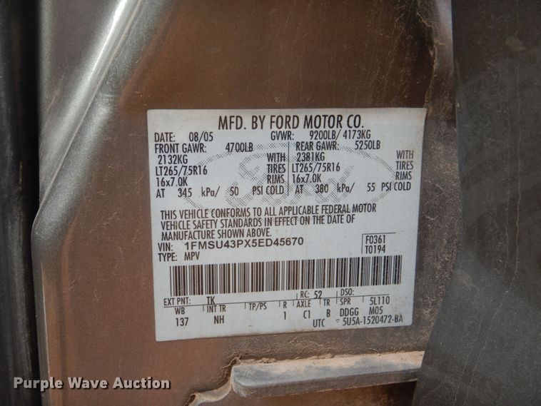 image for item FF9201 2005 Ford Excursion SUV