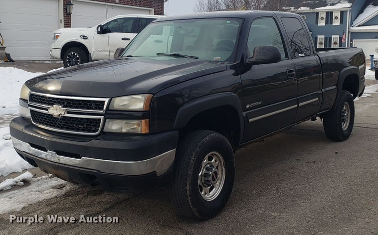 image for item GA9358 2006 Chevrolet Silverado 2500HD Ext. Cab pickup truck