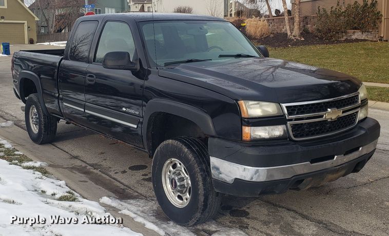 image for item GA9358 2006 Chevrolet Silverado 2500HD Ext. Cab pickup truck