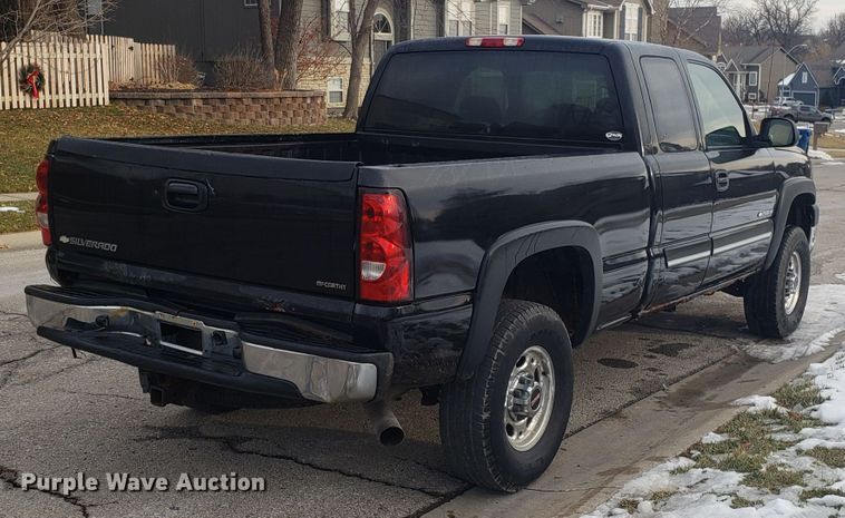 image for item GA9358 2006 Chevrolet Silverado 2500HD Ext. Cab pickup truck