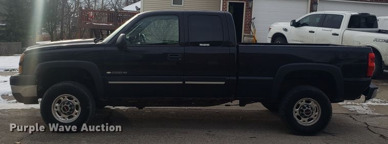 image for item GA9358 2006 Chevrolet Silverado 2500HD Ext. Cab pickup truck