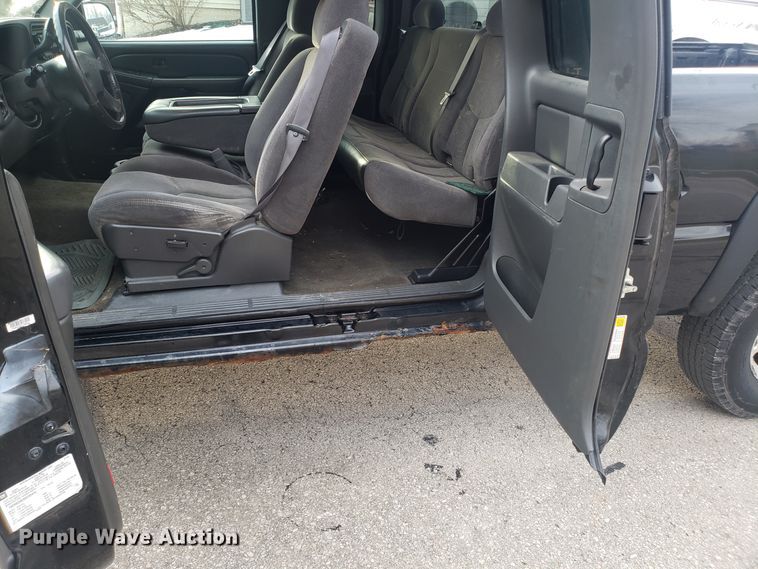 image for item GA9358 2006 Chevrolet Silverado 2500HD Ext. Cab pickup truck