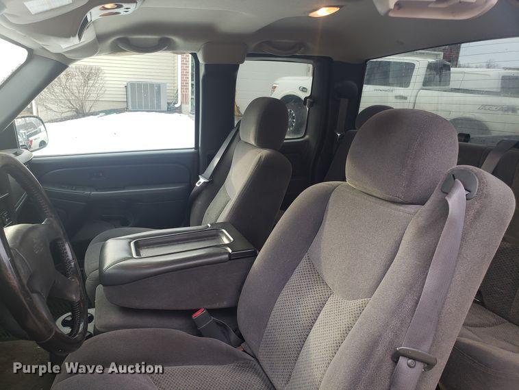 image for item GA9358 2006 Chevrolet Silverado 2500HD Ext. Cab pickup truck