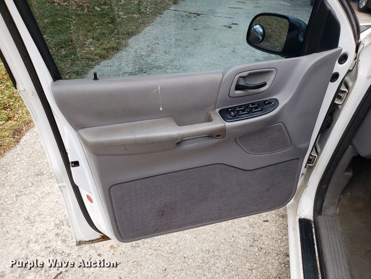 image for item GA9367 2003 Ford Windstar van