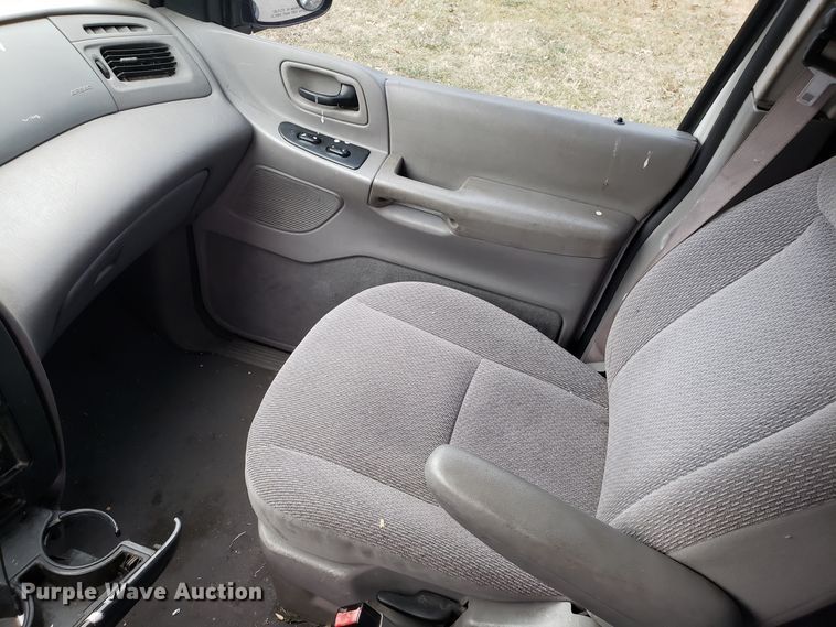 image for item GA9367 2003 Ford Windstar van